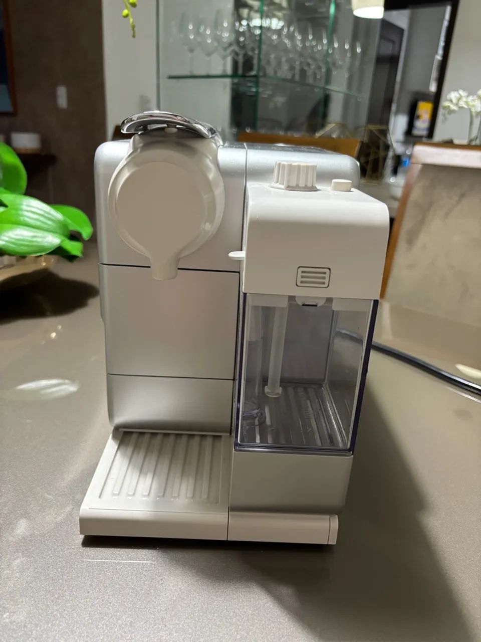 Cafeteira Nespresso Lattissima Touch