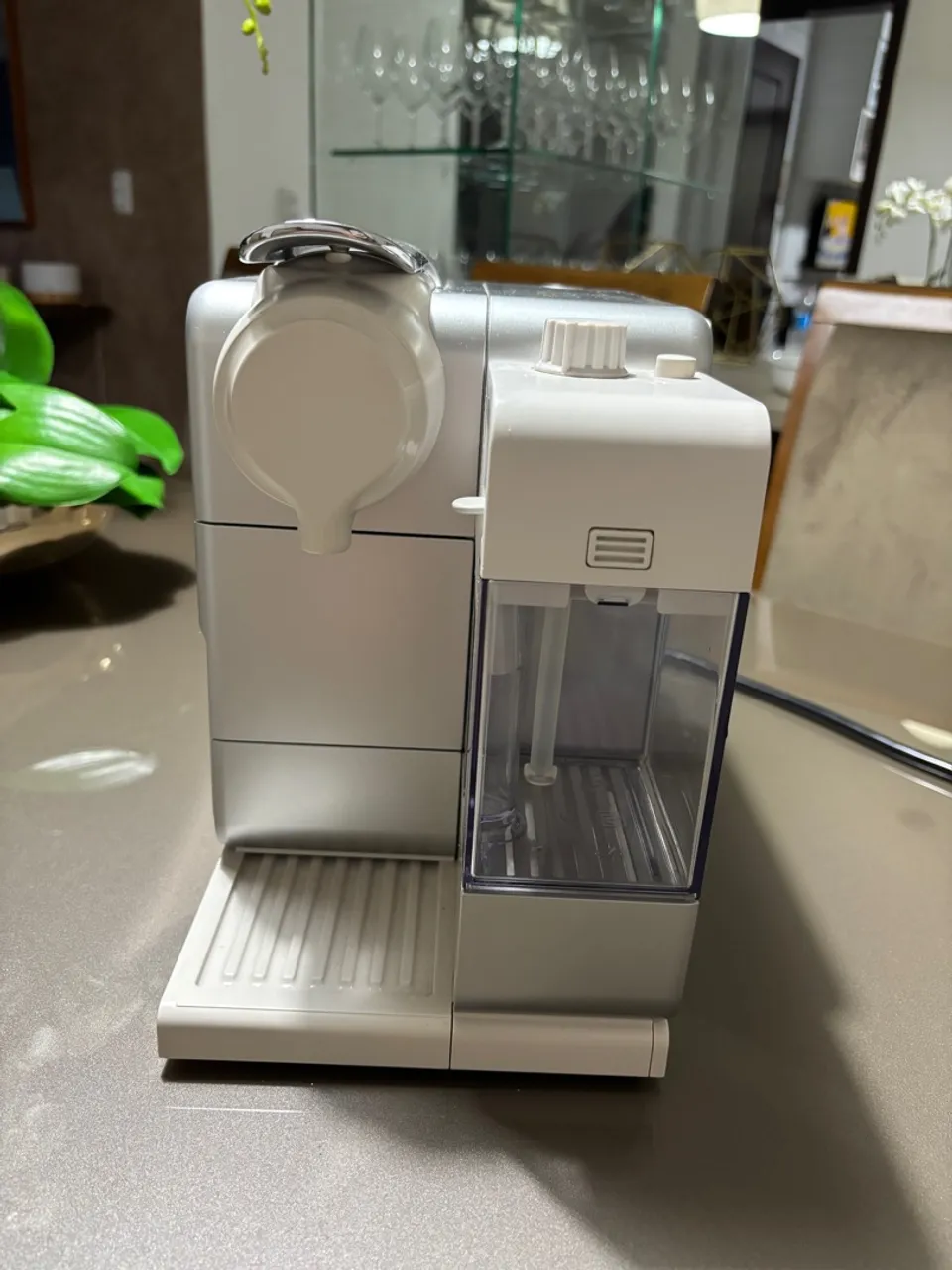 Cafeteira Nespresso Lattissima Touch
