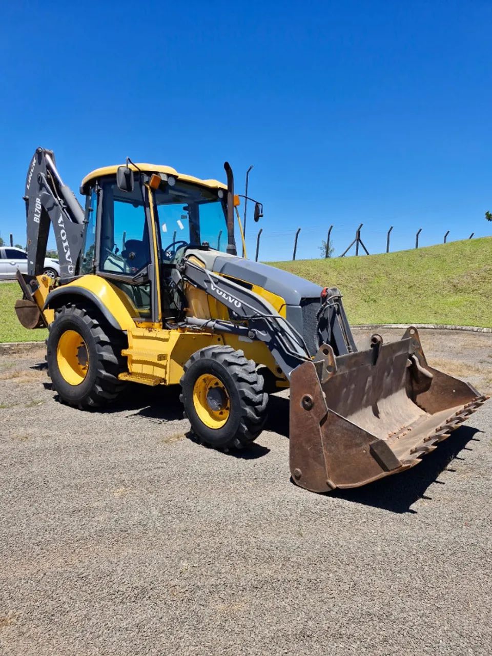 Retro Escavadeira Volvo BL70B ano 2012 tração 4x4 - Foto 3