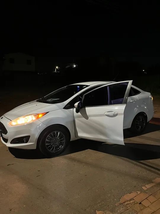 Vendo Ford New Fiesta Automático Sedan 2016 - Foto 3