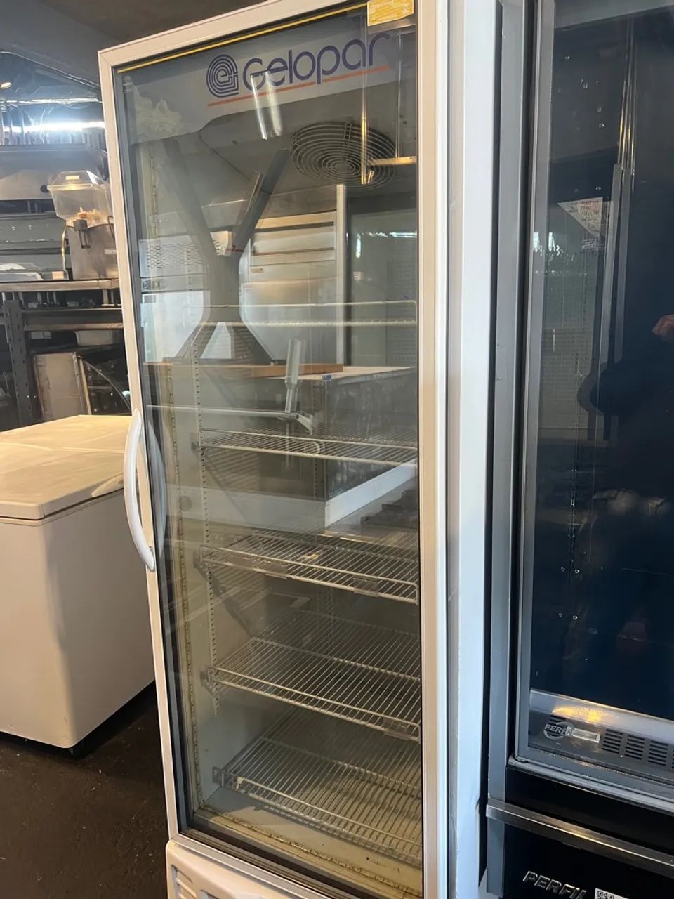 Freezer de expositor  vertical gelopar 220v 578l - Foto 4