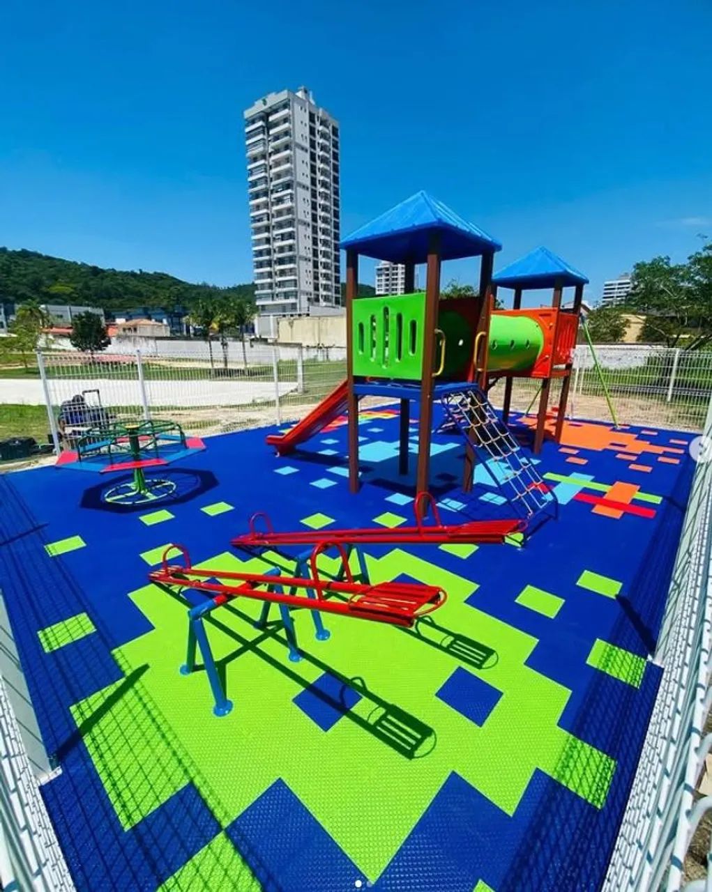 Piso para playground, academias, áreas de piscina, quadras poliesportiva, lojas de carros - Foto 6