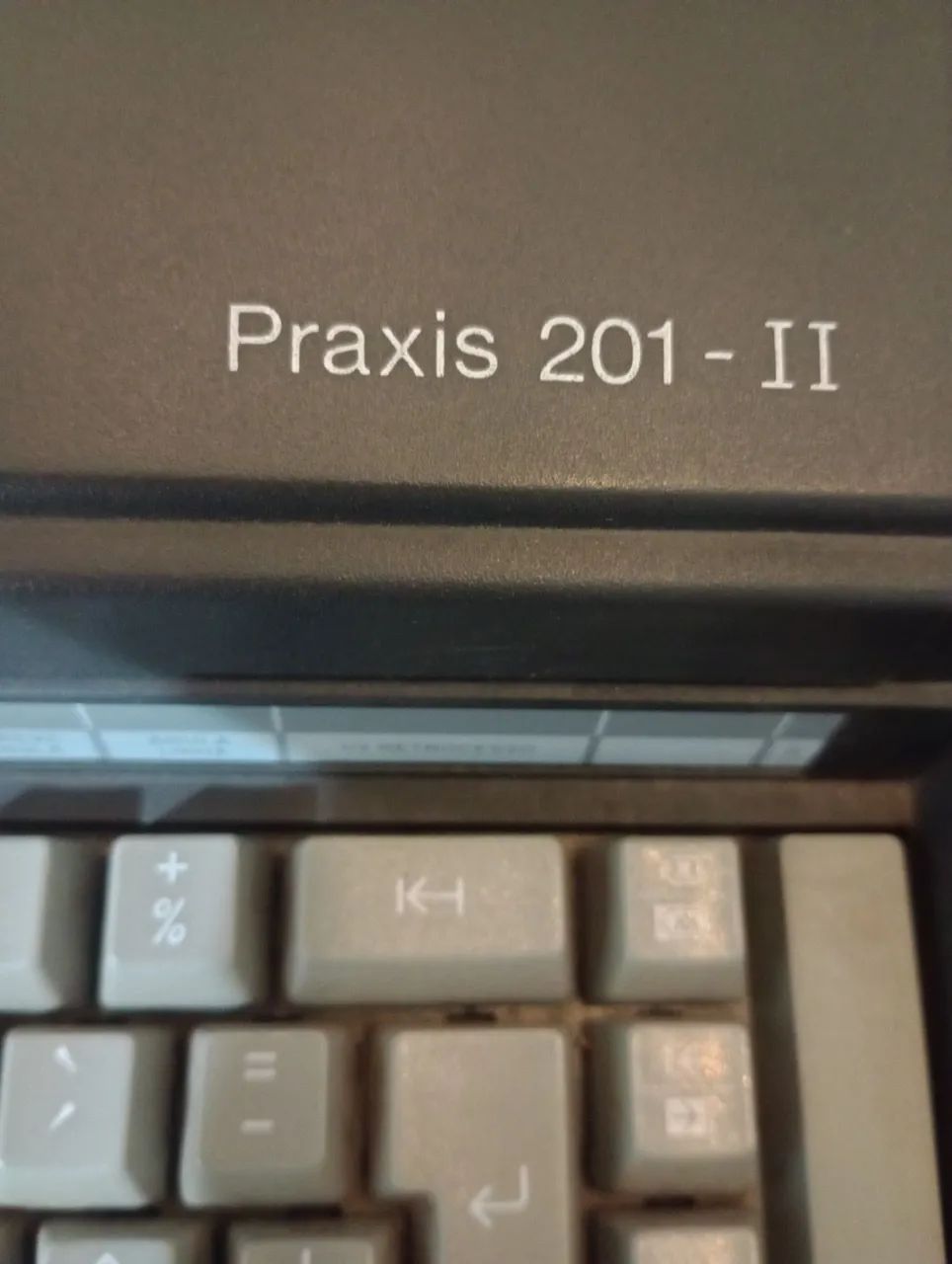 Máquina de escrever Olivetti Praxis 201-II - Foto 3