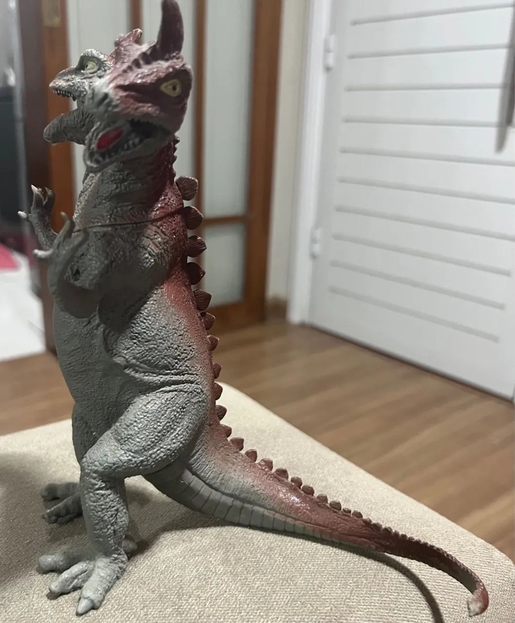 Boneco de duas cabeças parece dinossauro. 20cm - Foto 3