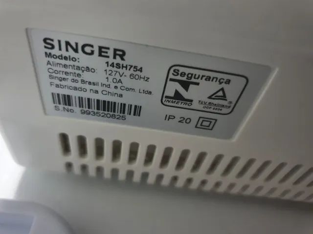 Máquina de Costura Singer Ultralock 14sh754, 110v Branco (Usado) - Foto 5
