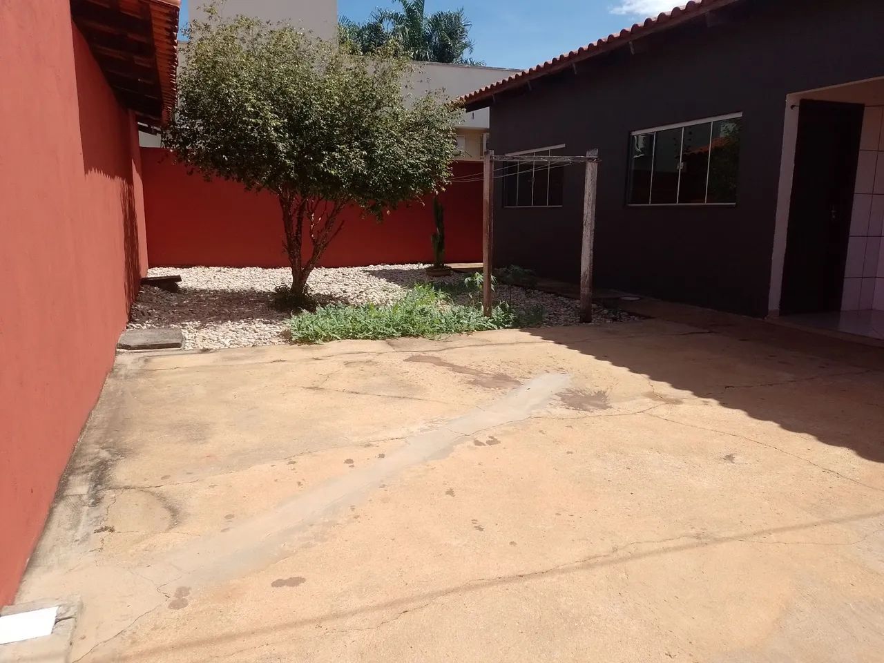 ALUGA CASA 3/4 SENDO 1 SUÍTE 407 SUL FRENTE A PRAÇA  - Foto 4