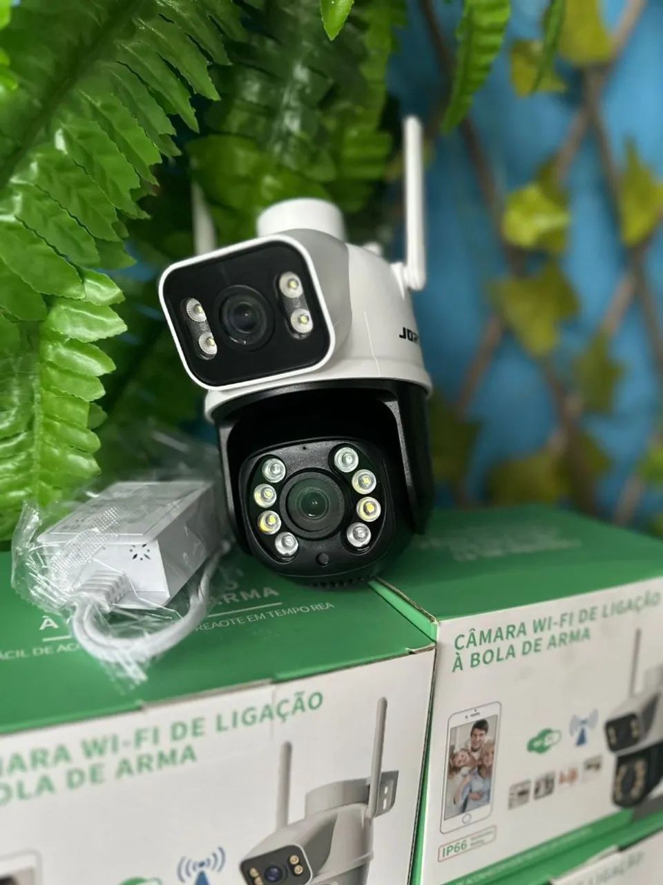 Câmera de segurança wi-fi de lente dupla full HD gira 360 e com visão noturna. - Foto 2