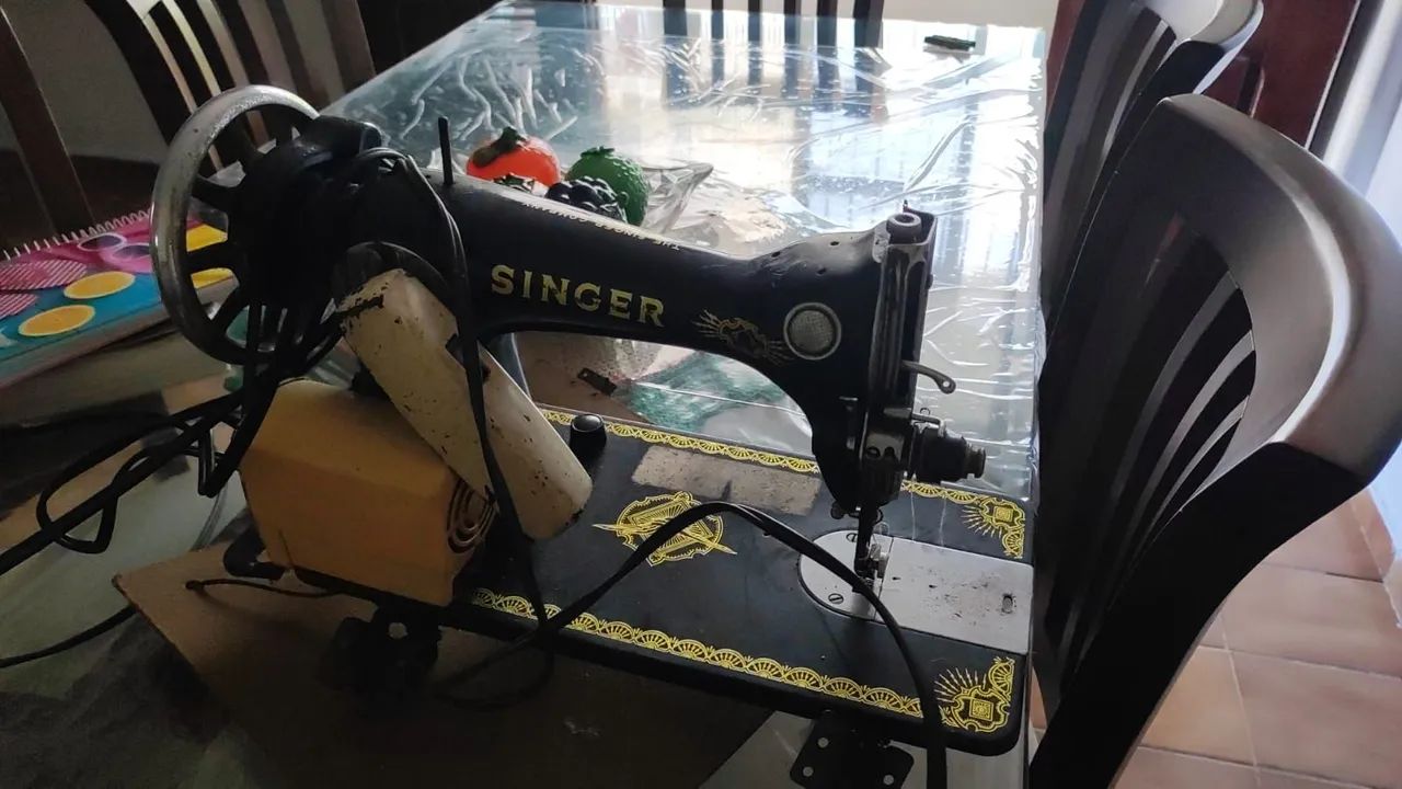 Máquina de Costura Singer Antiga - Foto 5