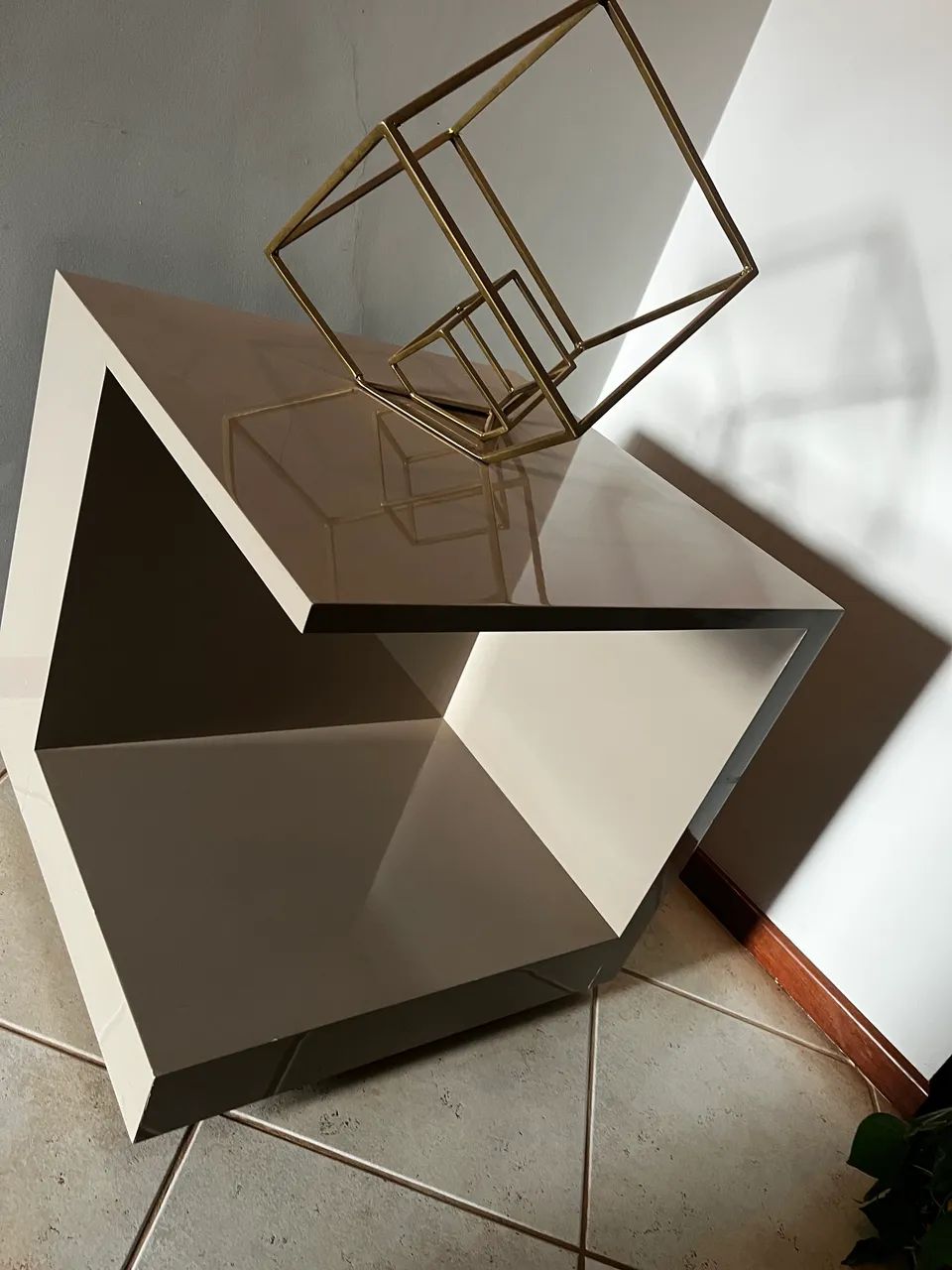 Mesa de canto de laka 