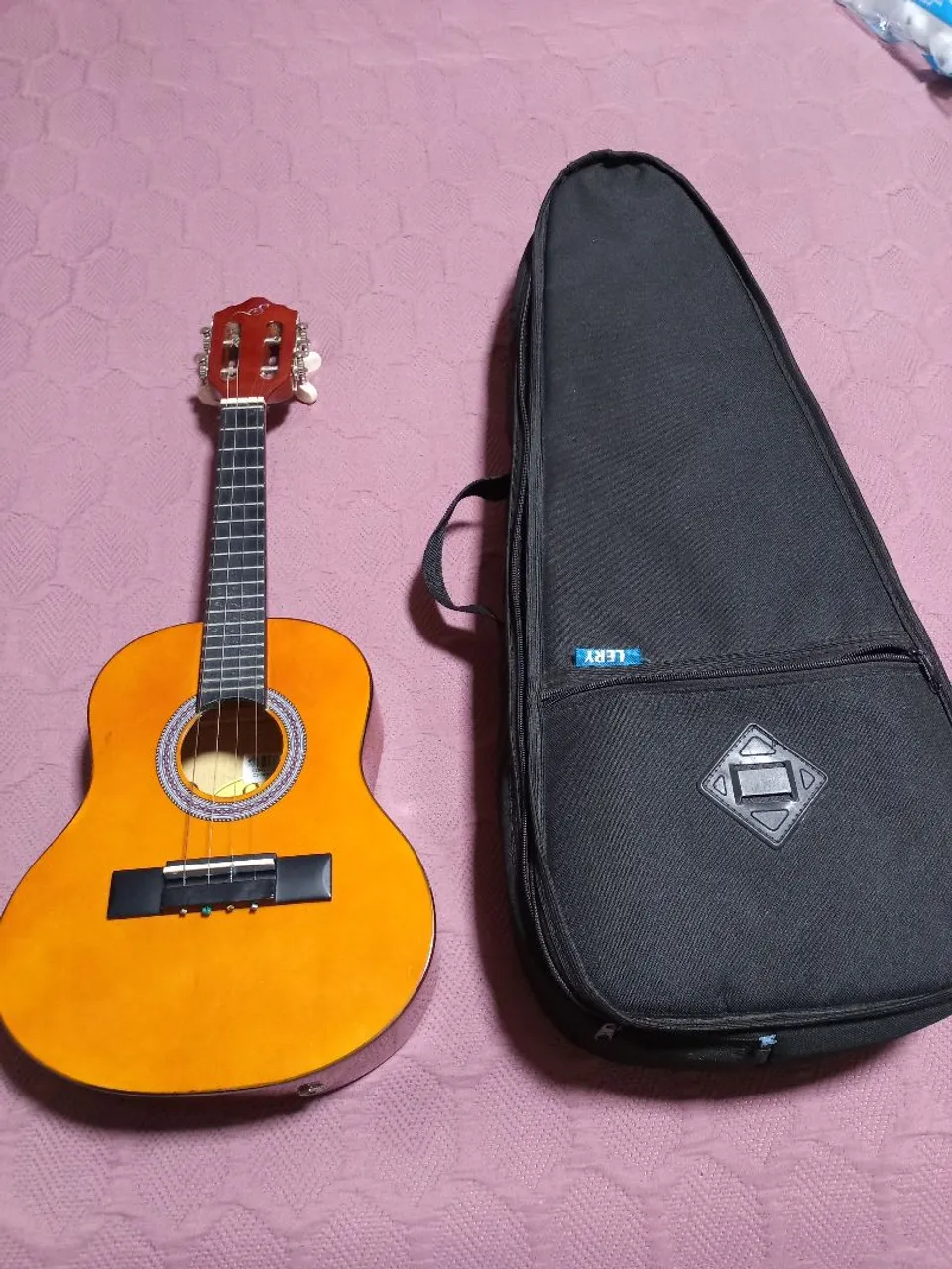 Cavaquinho elétrico