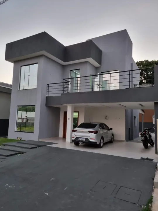 Casa com 4 suítes, piscina em condomínio fechado e energia solar