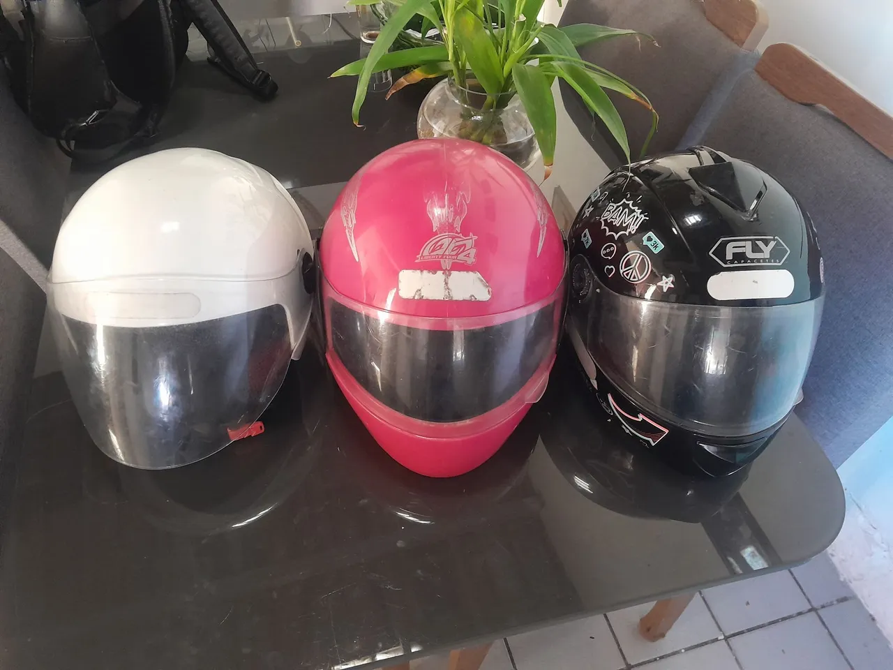 3 Capacetes de Moto Em Perfeitas Condições.