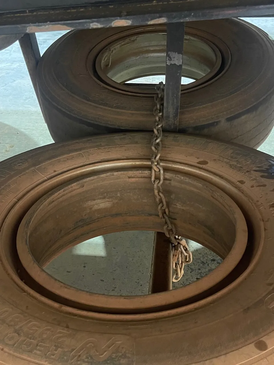 Vendo rodas 295 pra carreta e caminhão raiado 