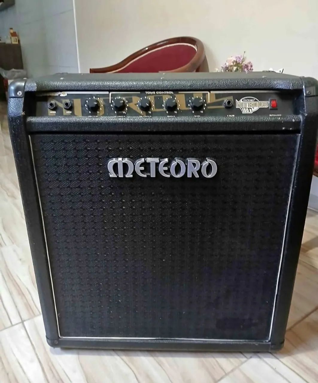 Cubo amplificador de baixo Meteoro Nitrous 150b