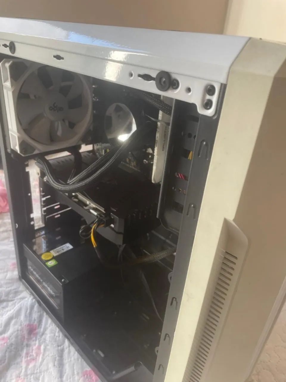 PC Gamer - RX6600m - ryzen 5 5600x - SSD 512GB NVME - 16GB RAM 3000MHz