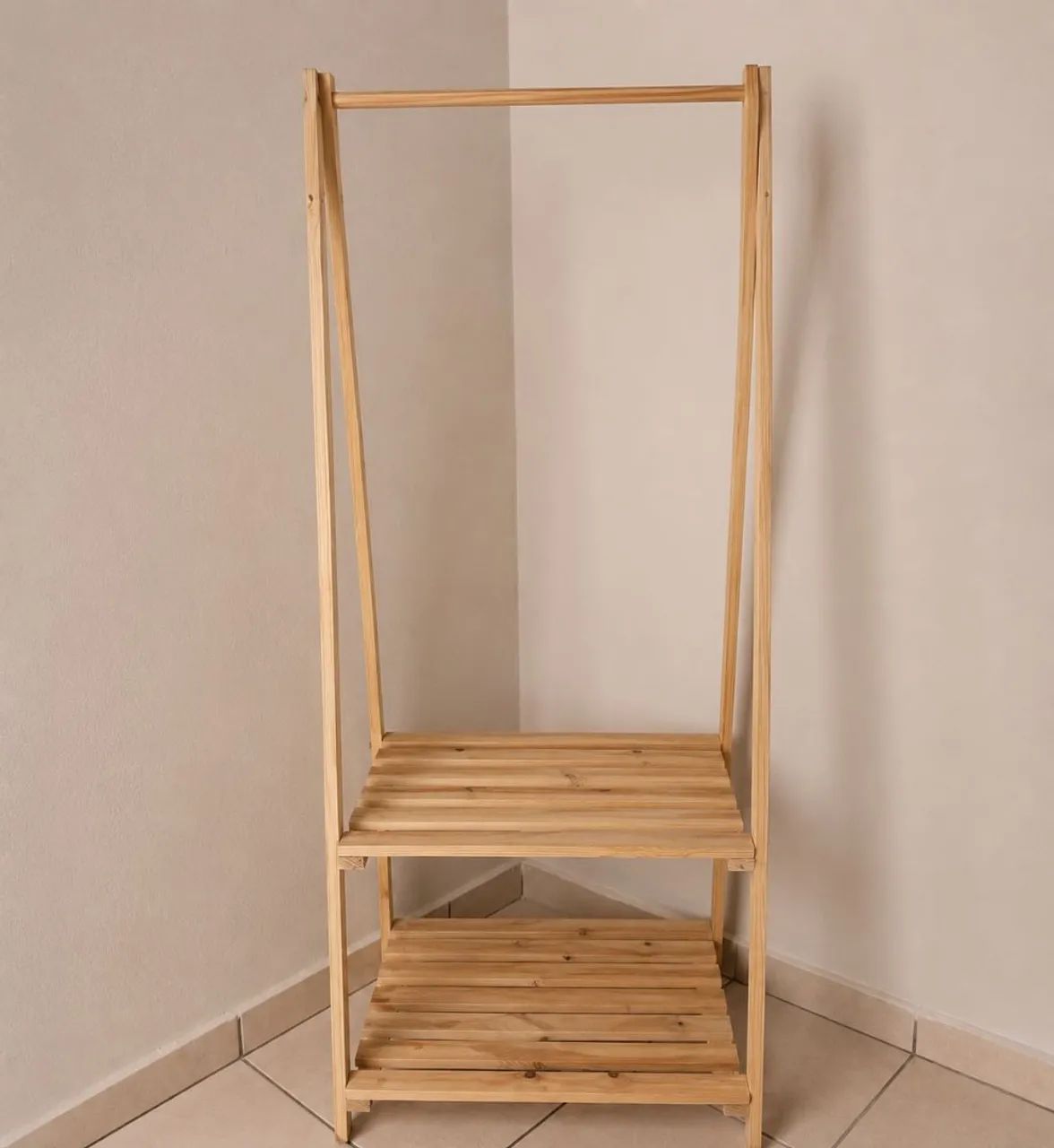 Arara de Roupas de madeira