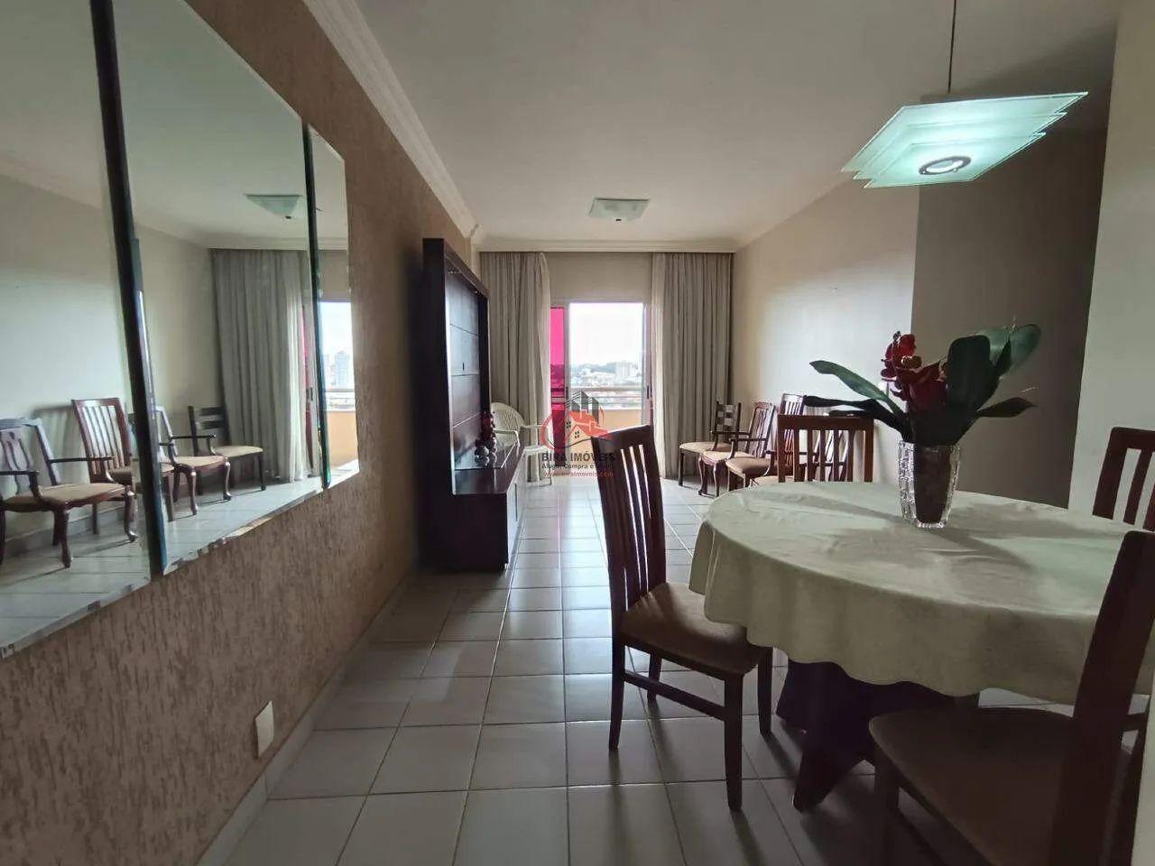 Apartamento no Centro com 3 Quartos (1 Suíte) - 98m², 2 Vagas de garagem
