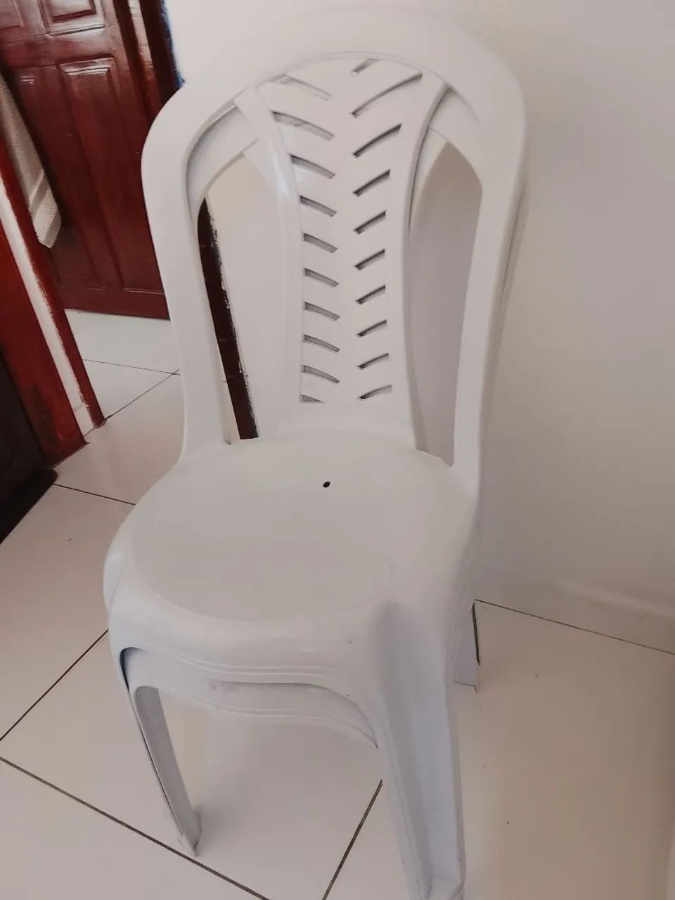 2 Cadeiras de plástico ( em ótimo estado)  - Foto 2