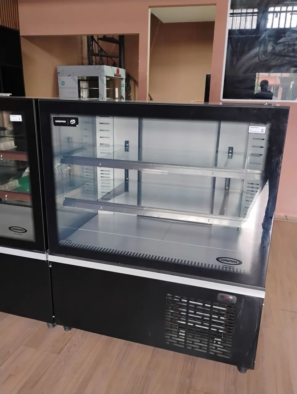 Expositor Refrigerado Black Box 