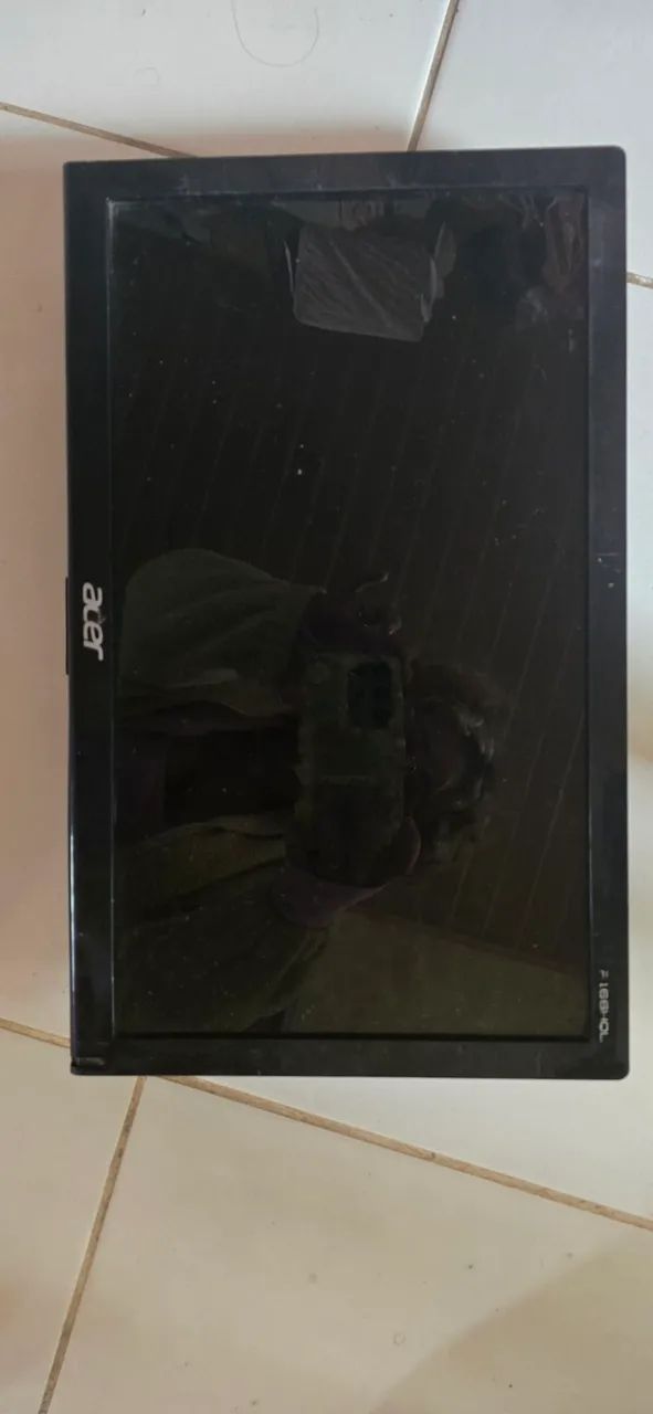 Peças eletrônicas de notebook, mouse e monitor 