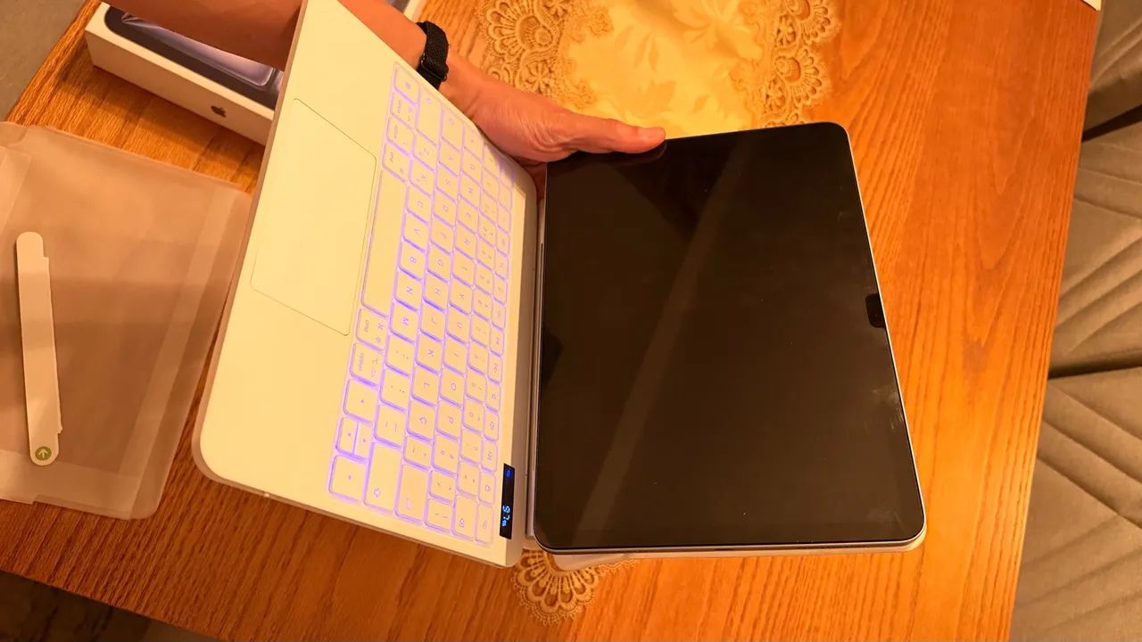 IPAD AIR M3 128GB + TECLADO ILUMINADO + CANETA! - Foto 3