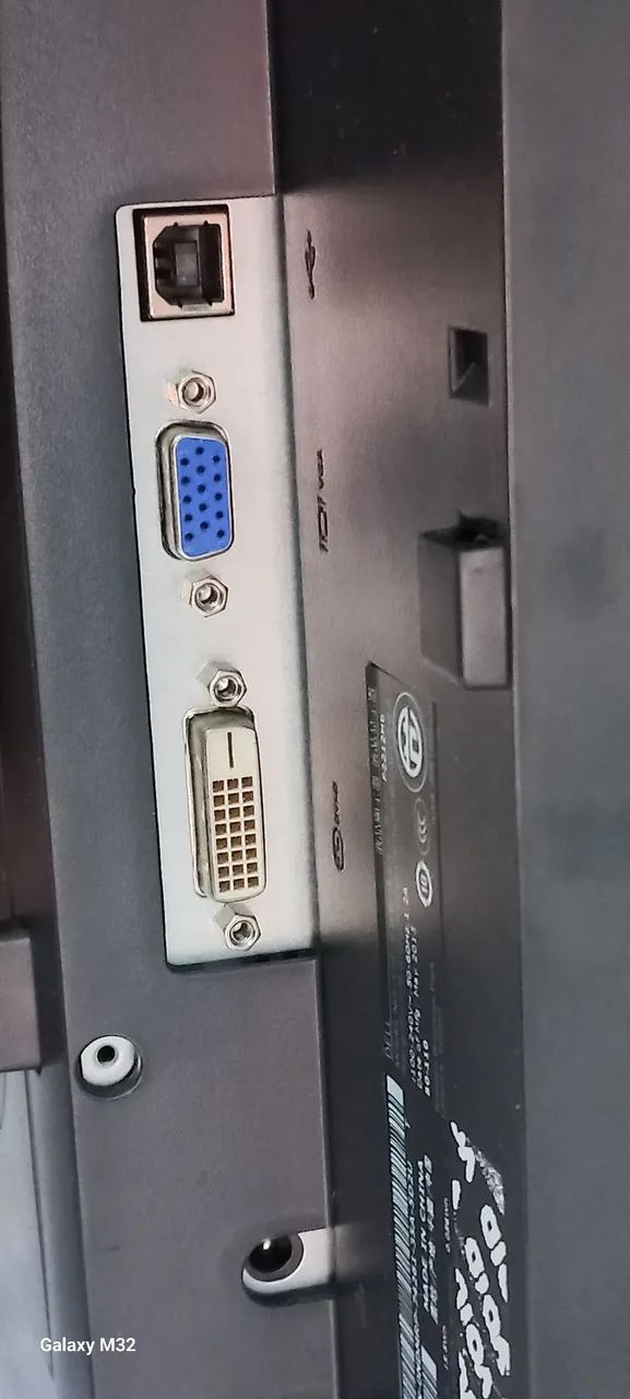 Monitor Dell com acessórios  - Foto 4