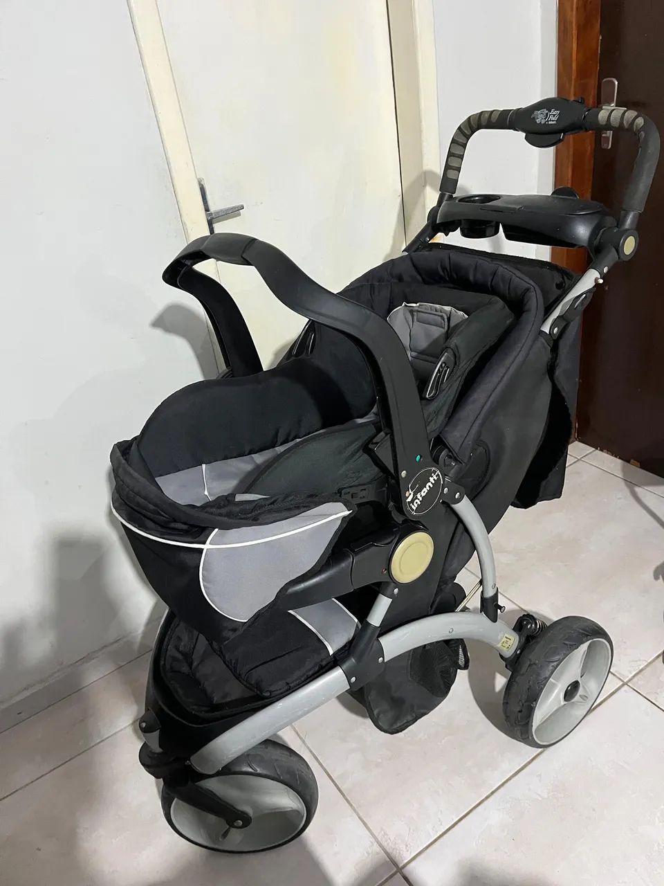 Carrinho de bebê 3 rodas - Foto 2