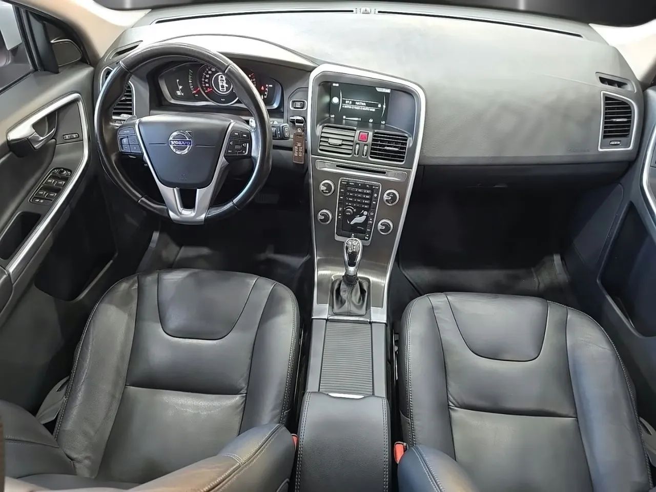 Volvo XC 60 T-5 R-DESIGN 2.0 FWD 5p, foto 8 de 13