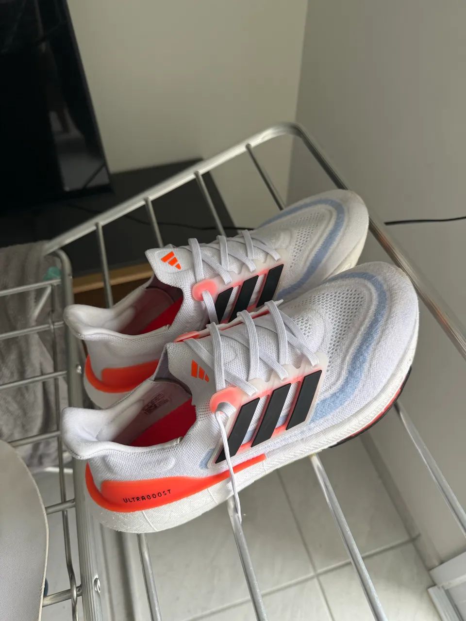 Tênis Ultraboost 43/44 - Foto 2