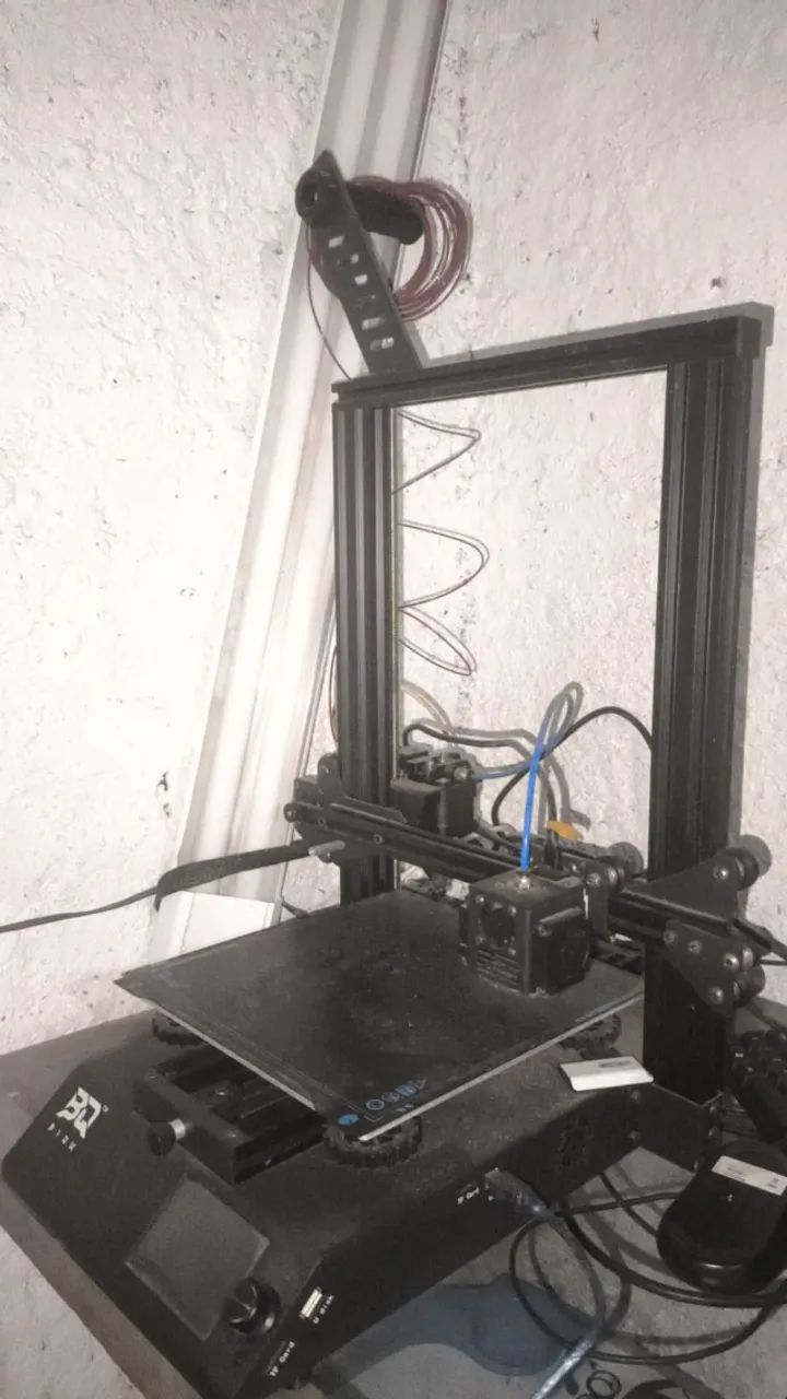 Vendo impressora 3D do modelo BIQU B1 - Foto 2