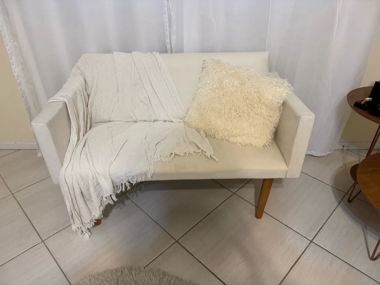 Poltrona sofá namoradeira 2 lugares bege - Foto 2