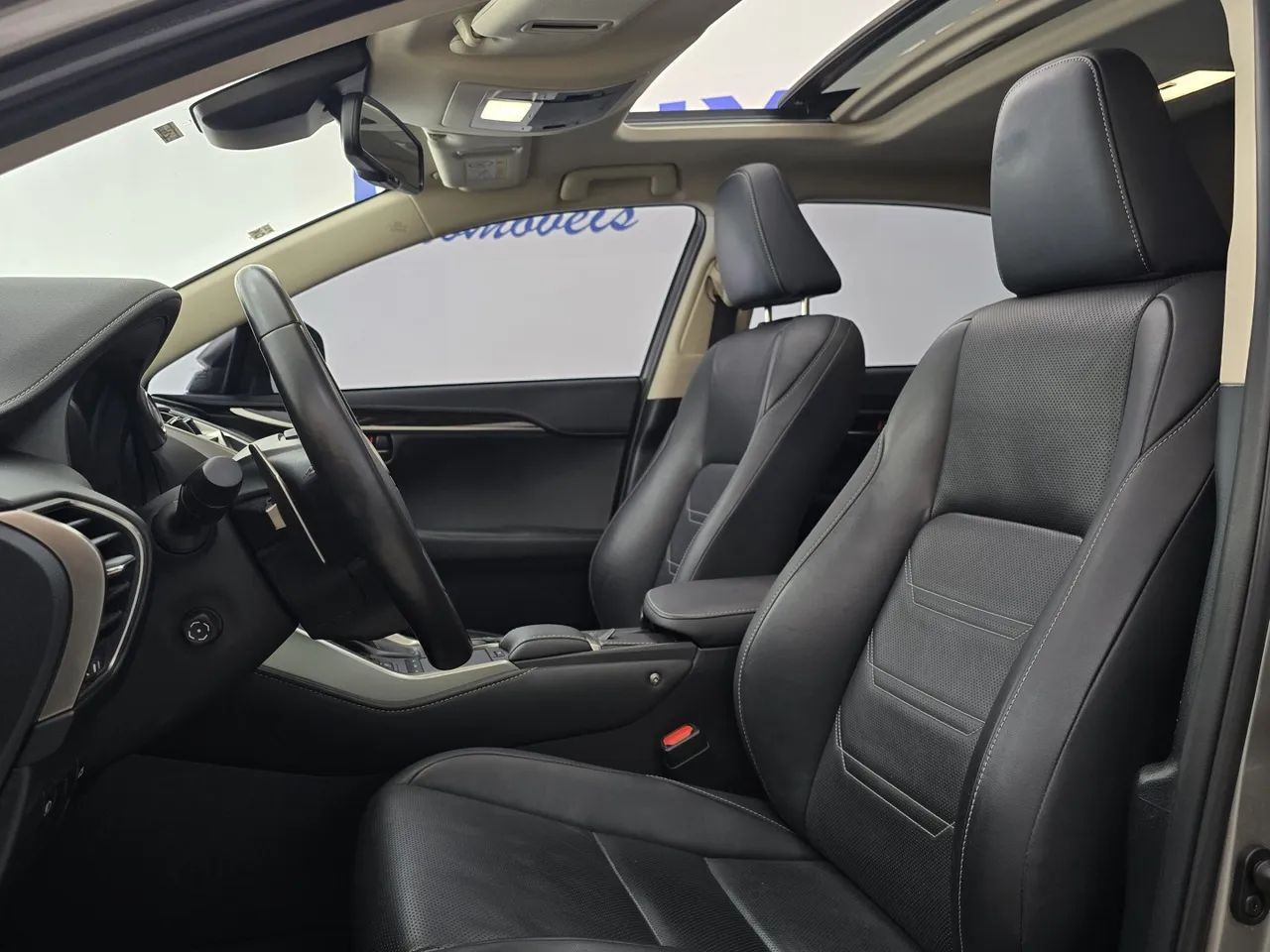 Lexus NX-300 H Luxury 2.5 16V Aut., foto 15 de 19