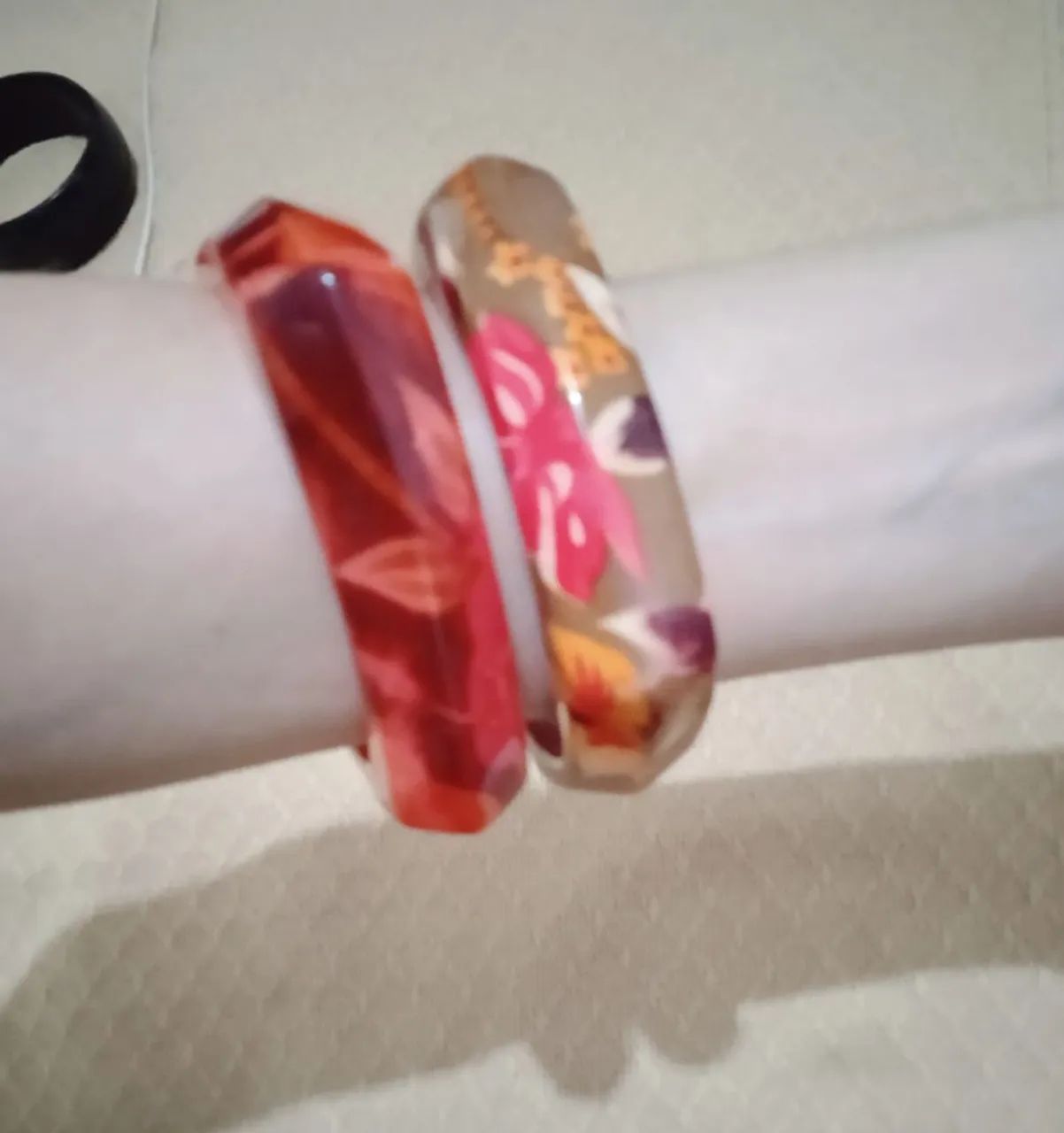 Pulseira em acrílico floral - Foto 3