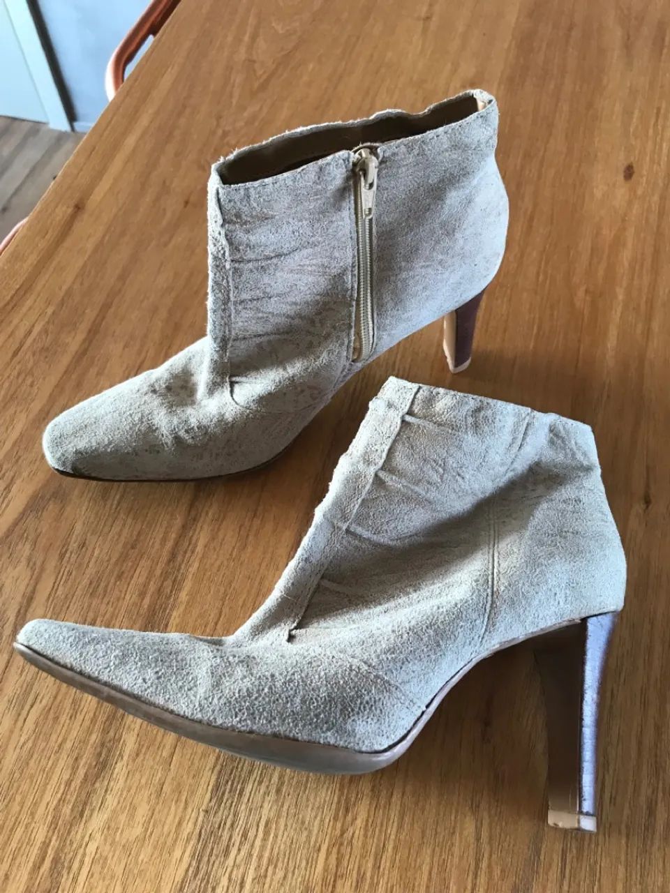 Bota de Couro Camurça Tamanho 36