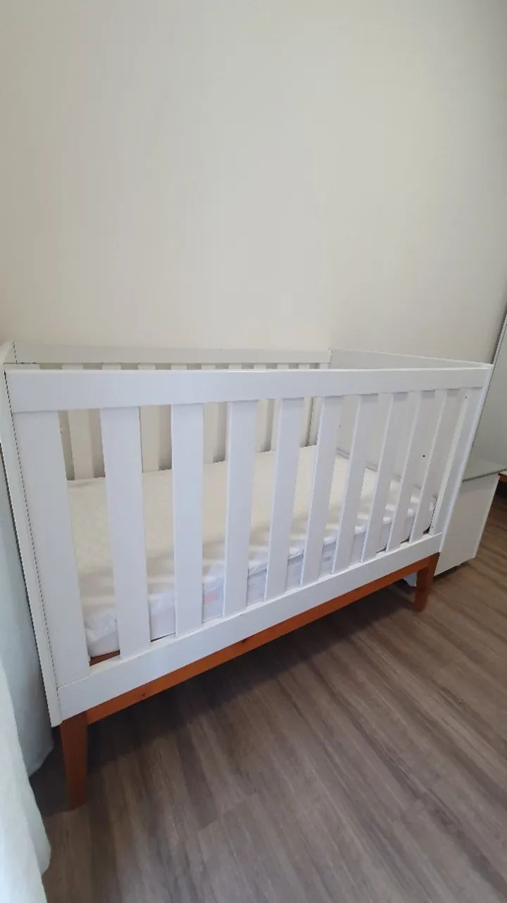 Guarda roupa, berço e poltrona amamentação