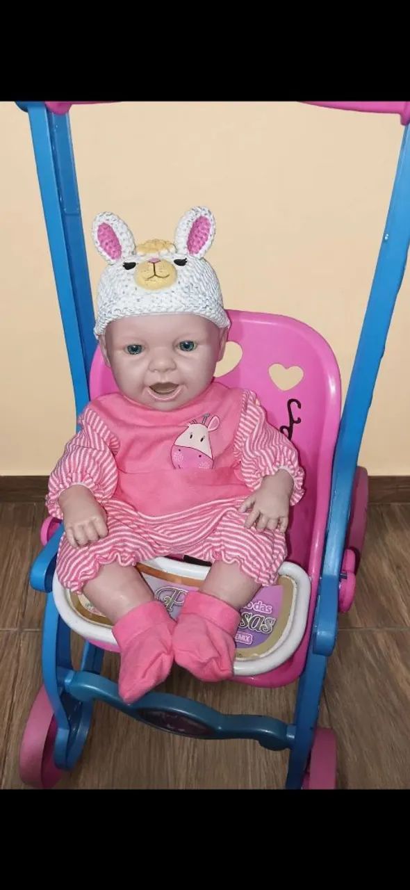 Carrinho de boneca com boneca e acessórios ótimo estado entrego apenas em itapetininga-sp  - Foto 3