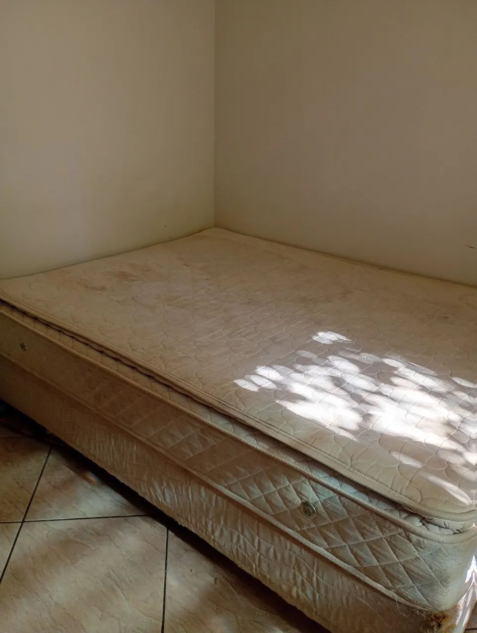 Cama com colchão 