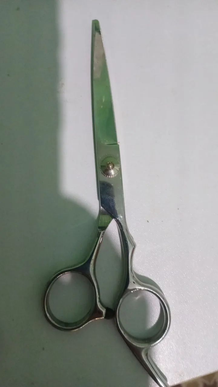 2 tesouras novas de barbeiro - Foto 2