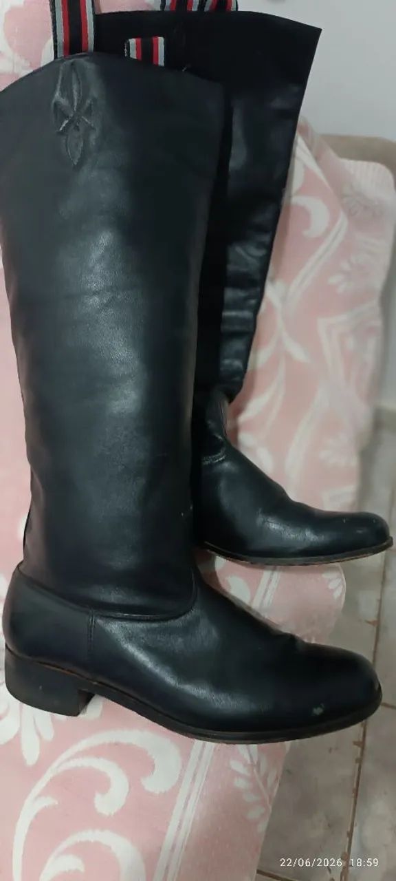 Bota cano longo de couro