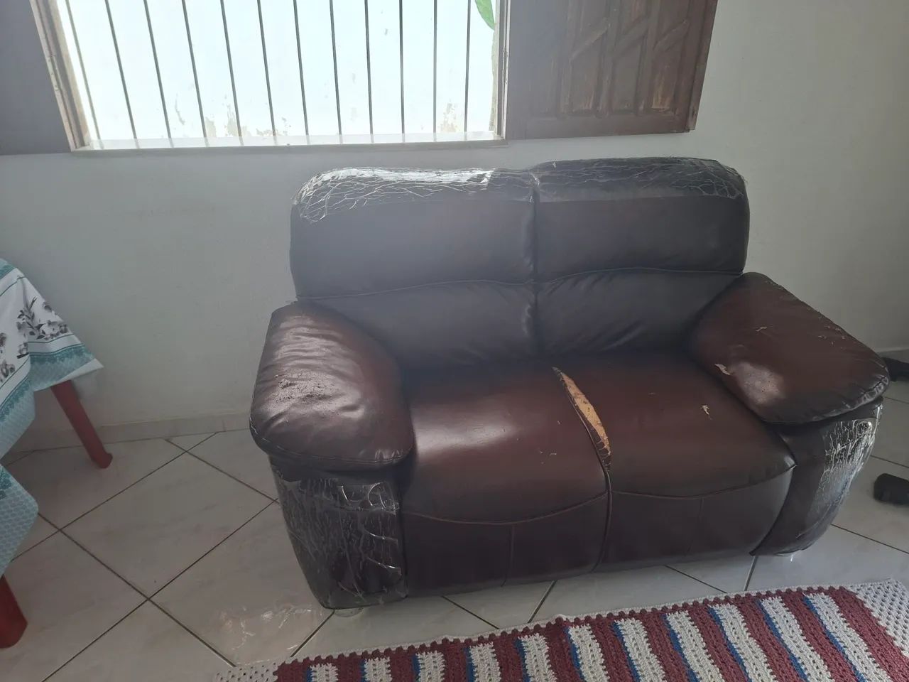 Sofá dois lugares de couro  - Foto 2