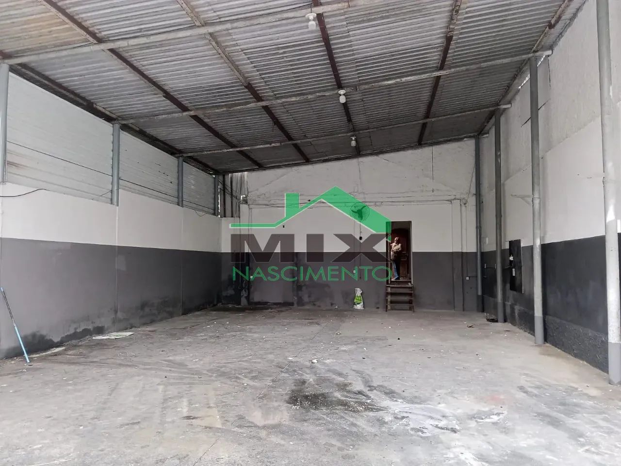 Galpão com 500m² de Área Total, Pé-Direito de 5 Metros e Zoneamento ZUP 3