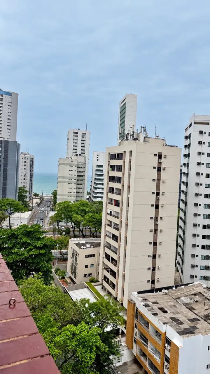 MORE COM ESPAÇO, CONFORTO E ANDAR ALTO COM VISTA DEFNIDA