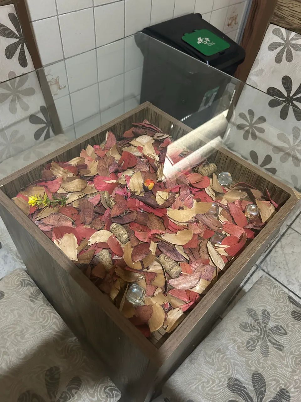 Mesa de vidro com quatro cadeiras