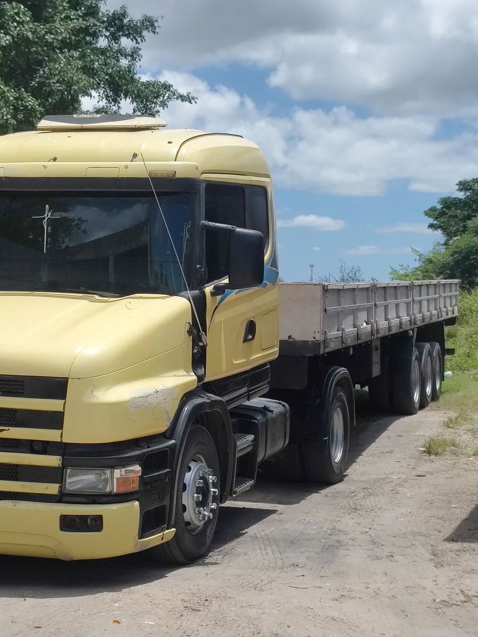 Scania 114 com carreta graneleiro 
