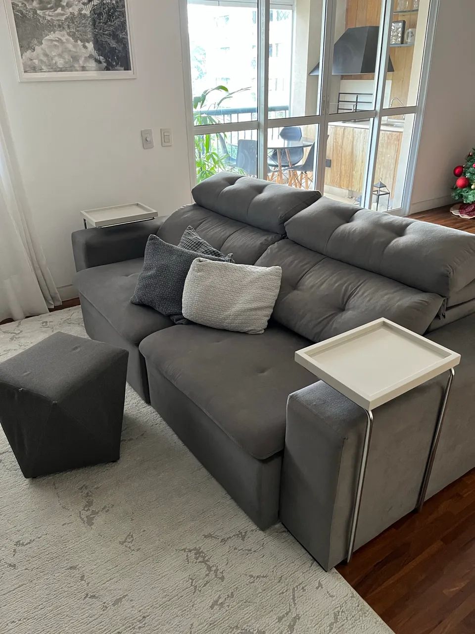 Sofá suede cinza reclinável e retrátil 2,30 m + puff - Foto 3