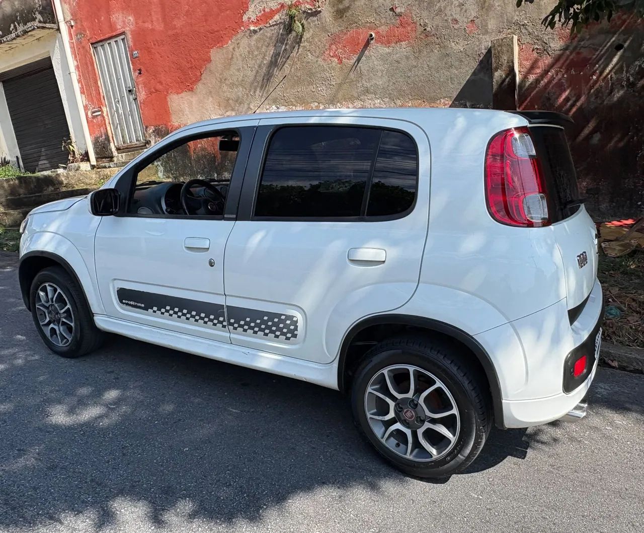 Fiat Uno Sporting 1.4 EVO Fire Flex 8V 4P 2012 - Foto 2