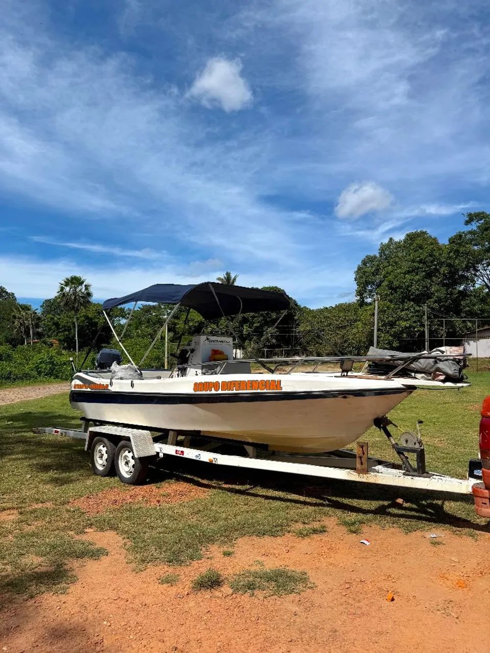 Lancha 90hp excelente pra lagoas e rios rasos.