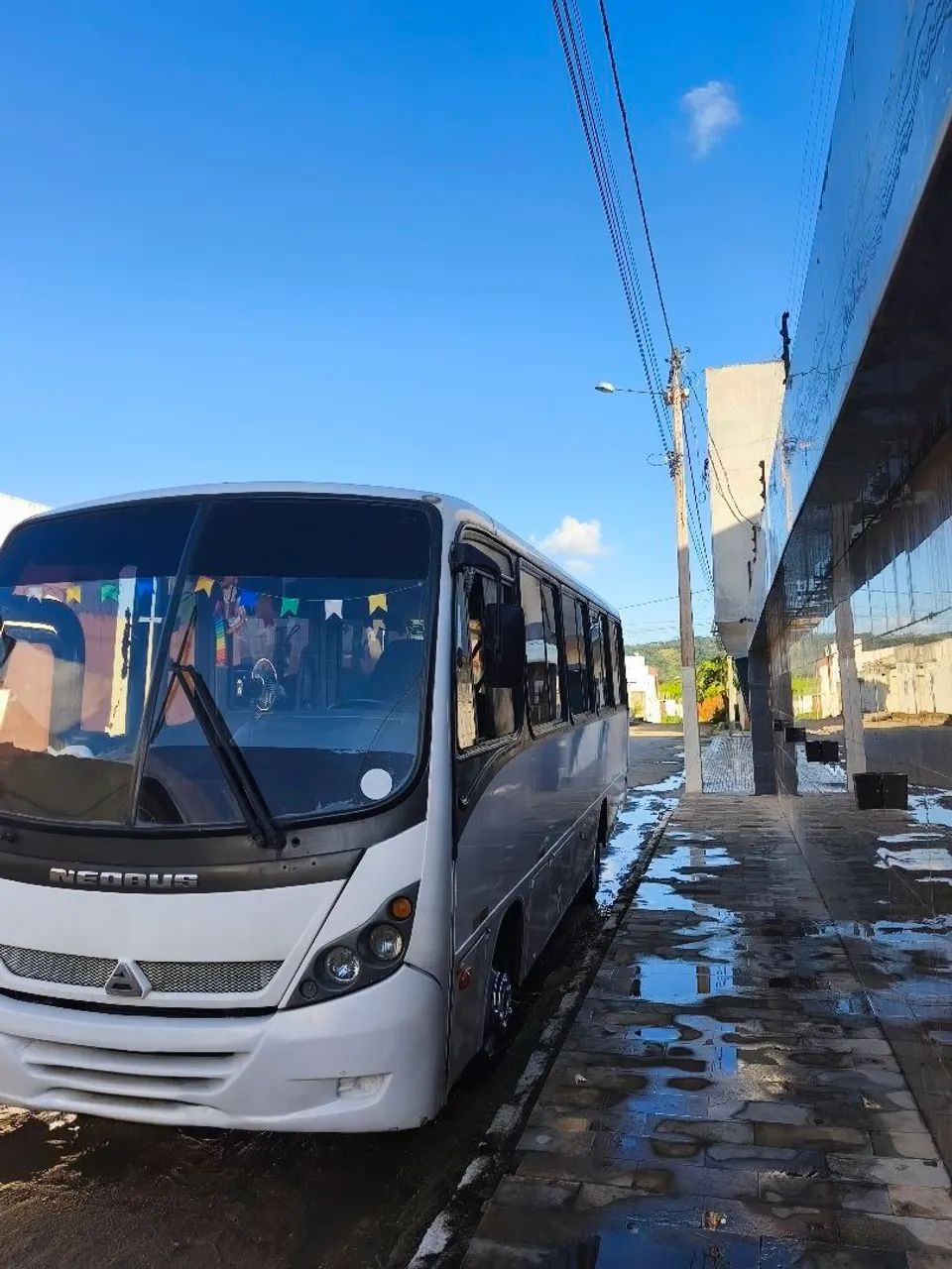 Neobus Thunder Plus executivo 