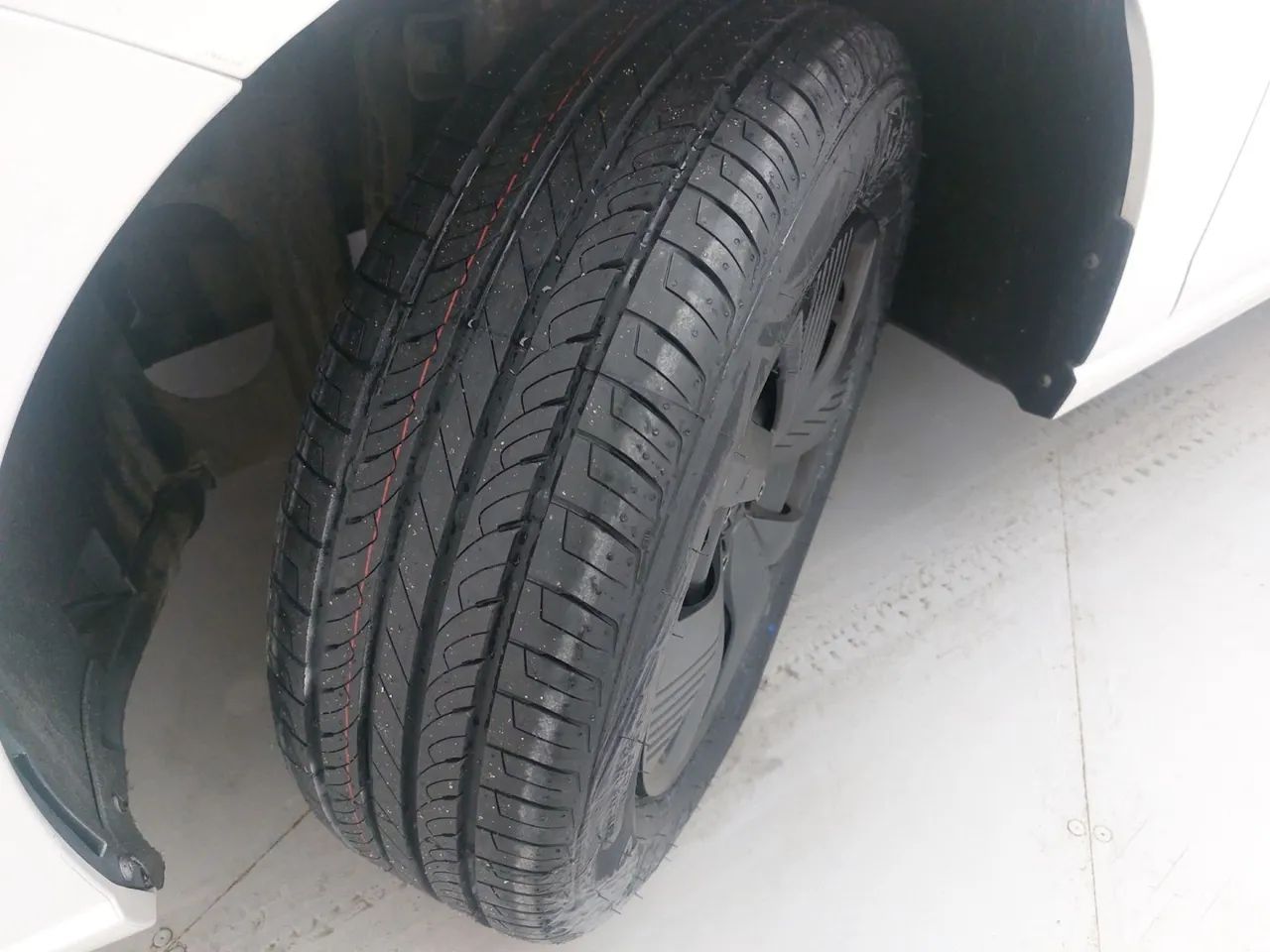 Volkswagen Polo Track 1.0 Flex 12V 5p, foto 11 de 18