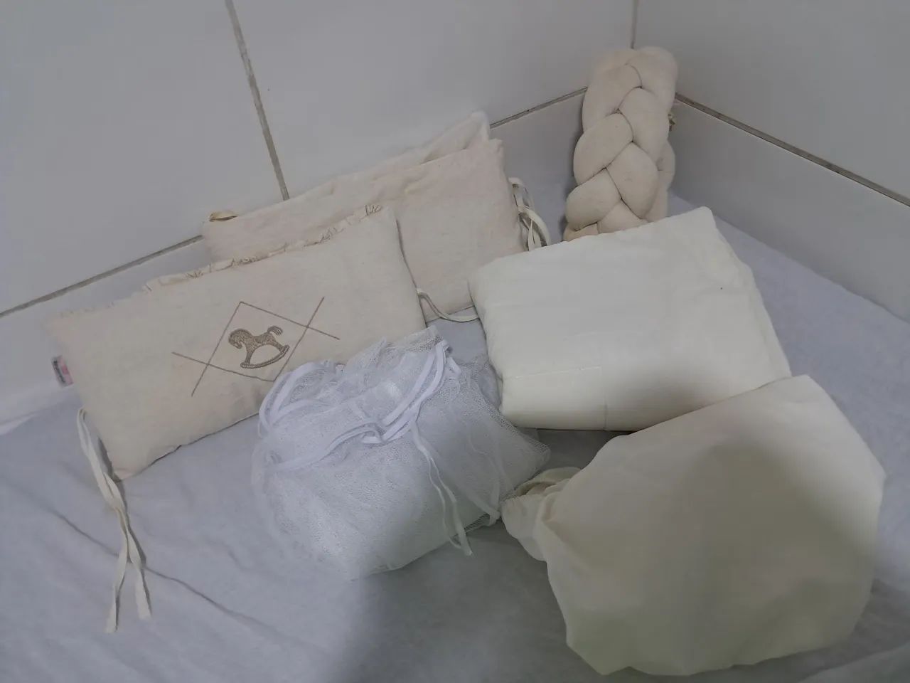 Mini berço em madeira completo - Foto 3